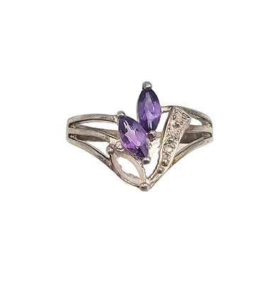 A Amethyst Sterling Silver Cocktail Ring Size 7.5 2.5 G as is missing one stone