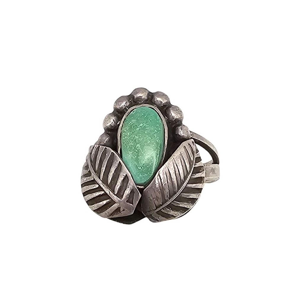 Lot 172: Navajo Turquoise Sterling Silver Ring Size 5.5 5.2 G