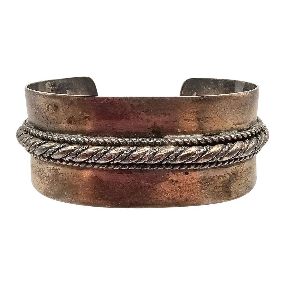 Lot 207: Native Sterling Silver Rope Center Cuff Bracelet 56 G