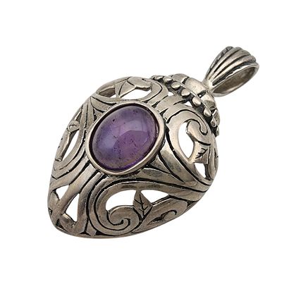 Sterling Amethyst Pendant. Sterling and Amethyst Pendant - 9.7g