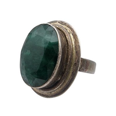 Vintage Sterling Emerald Ring Sz 9. Vintage Sterling and Emerald Ring Sz 9 - 8.7g
