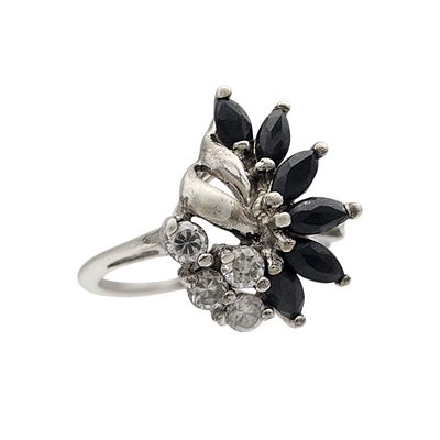 Sterling Sapphire Ring Sz 9. Sterling and Sapphire Ring Sz 9 - 2.7g