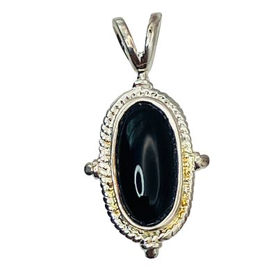 Sterling Black Stone Oval Pendant, 1.60g. I Sterling Black stone oval pendant 1.60g