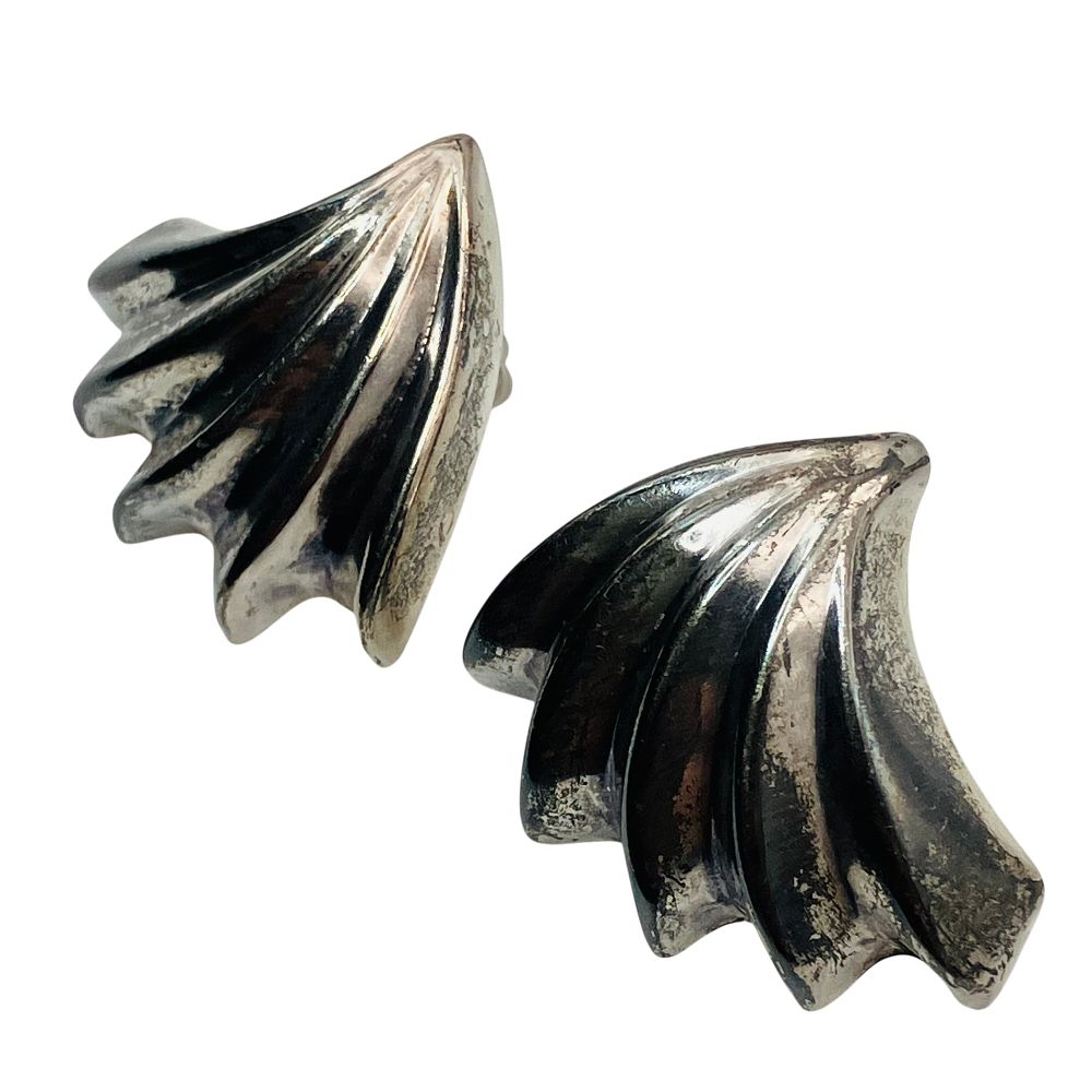 Lot 167: Sterling Shell Design Stud Earrings, 2.03 G