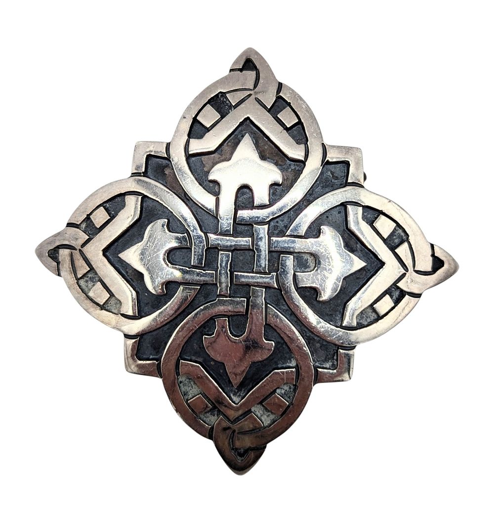 Lot 183: Sterling Celtic Cross Brooch/ Pendant 22.1g