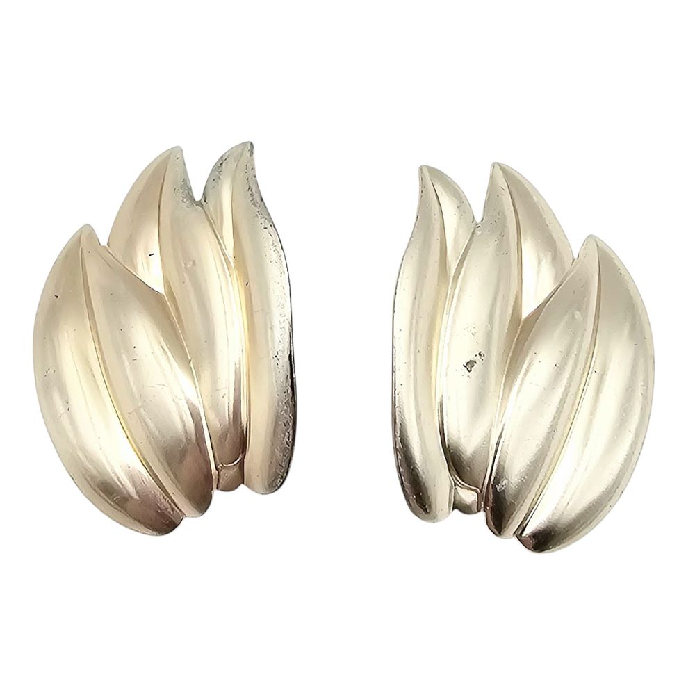 Lot 206: C.S. Sterling Silver Leaf Cluster Earrings 7.4g