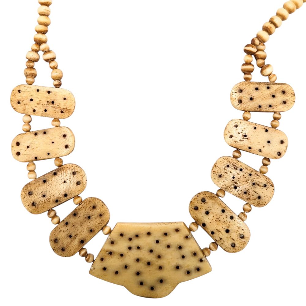 Lot 211: Sterling Clasp With Carved In Bone Necklace 67.6g