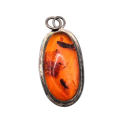Sterling Oval Amber Pendant 10.3g