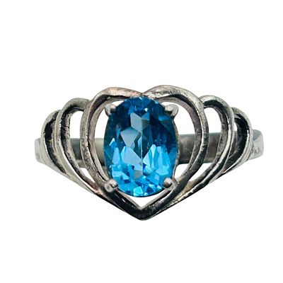 Sterling Topaz Oval Heart Accent Ring Size 8. Sterling Topaz oval heart accent ring Size 8 3.3g
