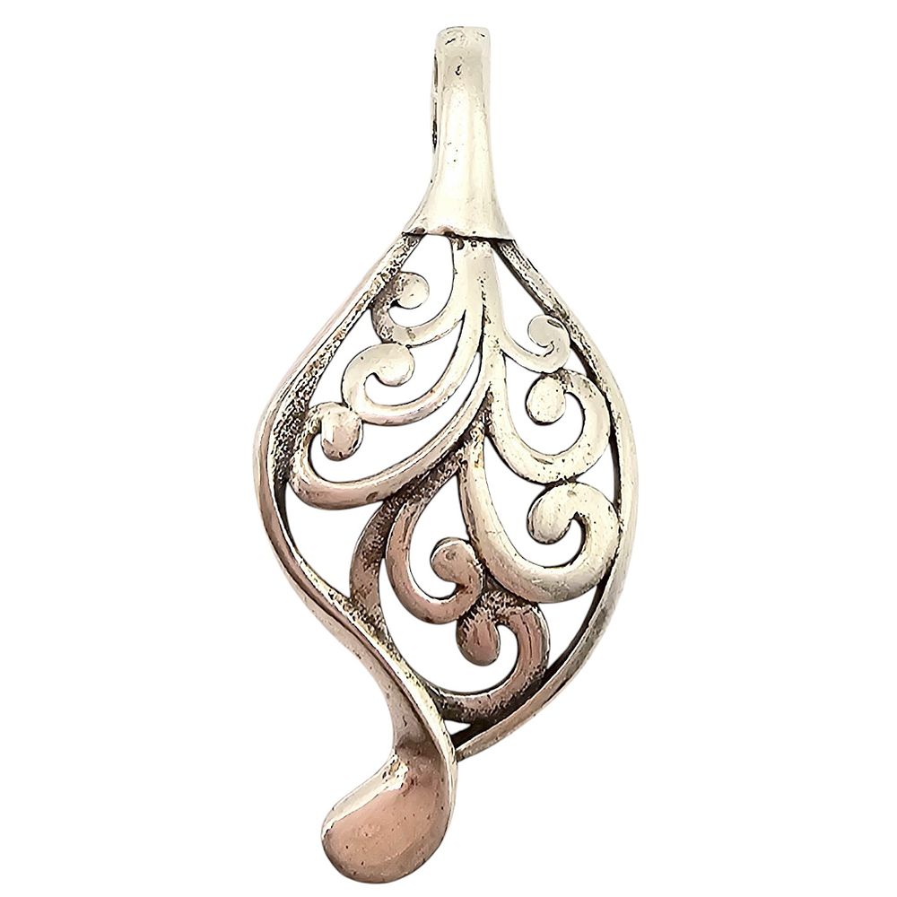 Lot 203: Sterling Silver Leaf Pendant 2.4 G