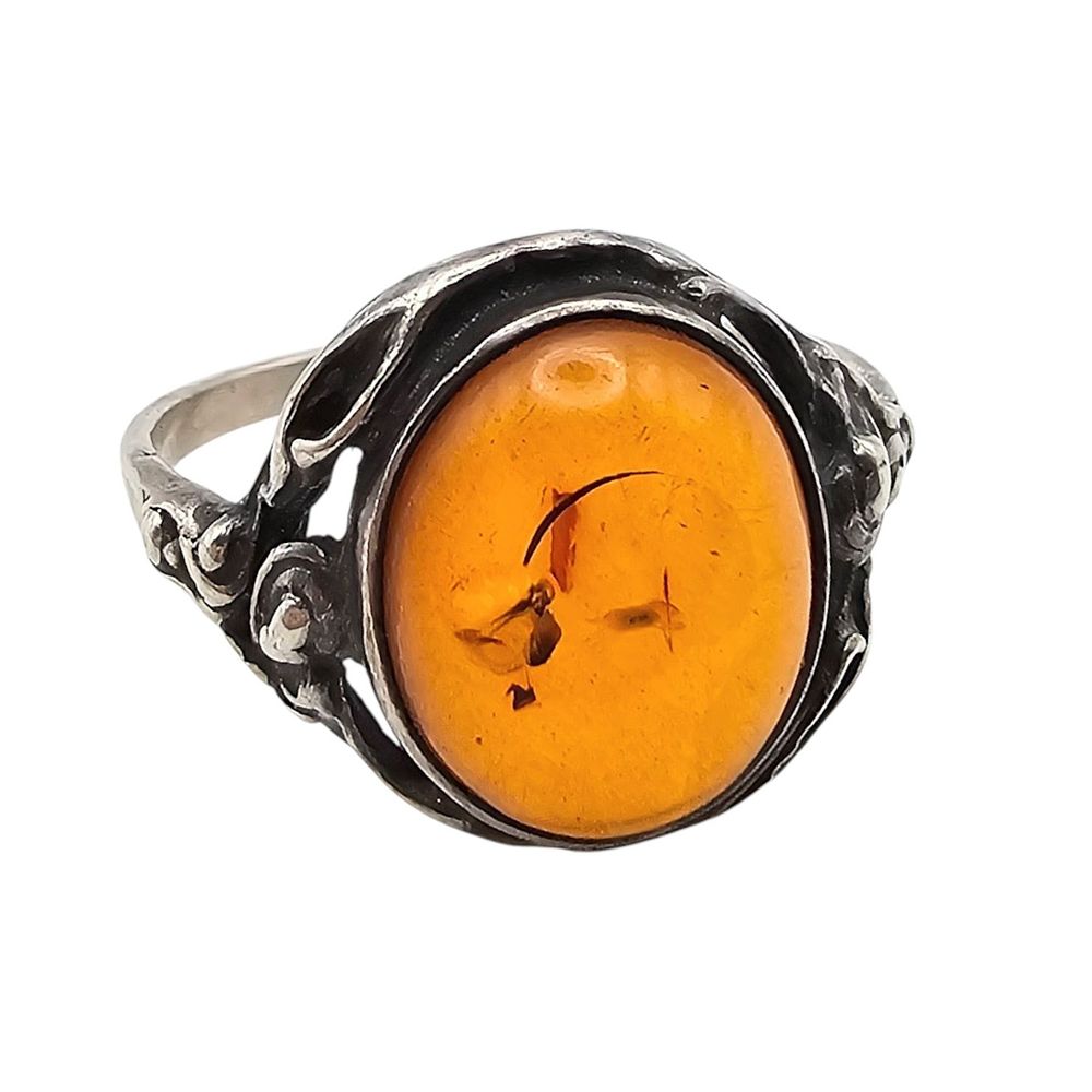 Lot 281: Amber Sterling Silver Ring Size 8.25 2.9 G