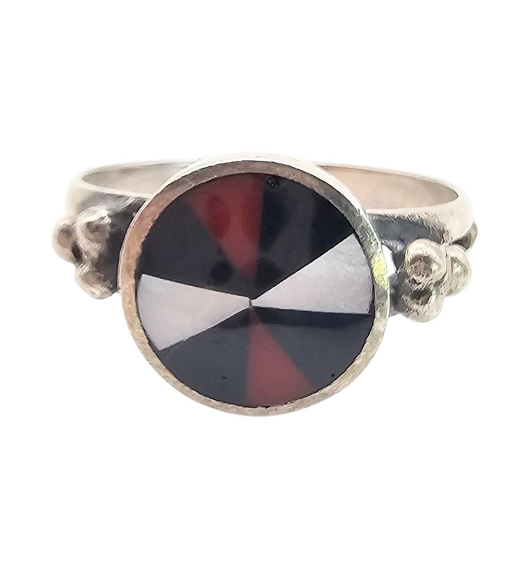 Lot 584: Southwestern Multi-Stone Sterling Silver Ring Size 8.25 3.1 G