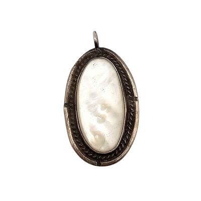 Navajo Mother Of Pearl Sterling Silver Pendant 5.6 G. Navajo Mother of Pearl Sterling Silver 