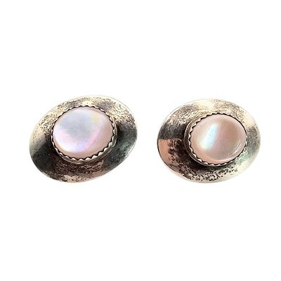 Navajo Mother Of Pearl Sterling Silver Earrings 4.8 G. Navajo Mother of Pearl Sterling Silver 