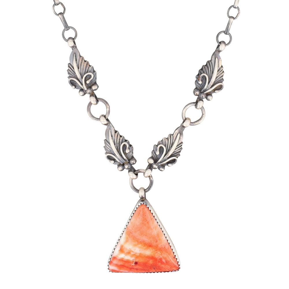 Lot 186: Running Bear Spiny Oyster Necklace