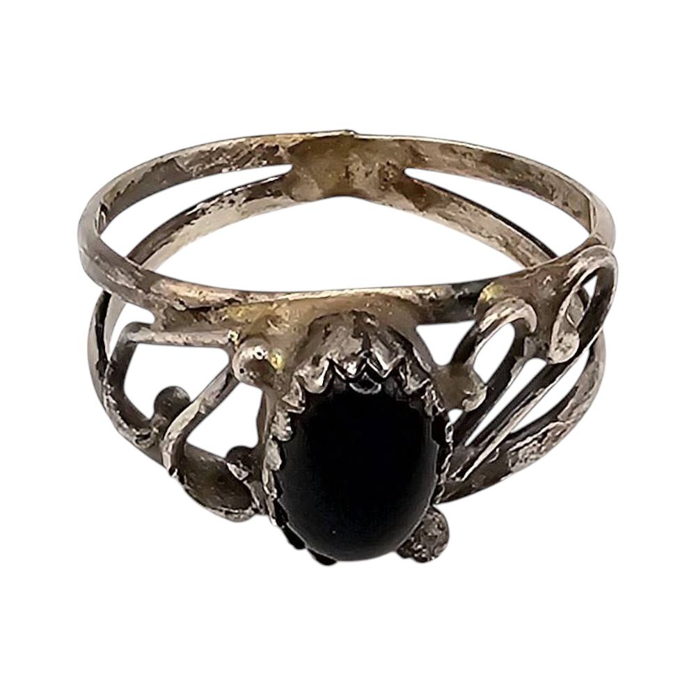 Lot 157: Maxine Calladito Navajo Handmade Sterling Silver Onyx Ring Size 8