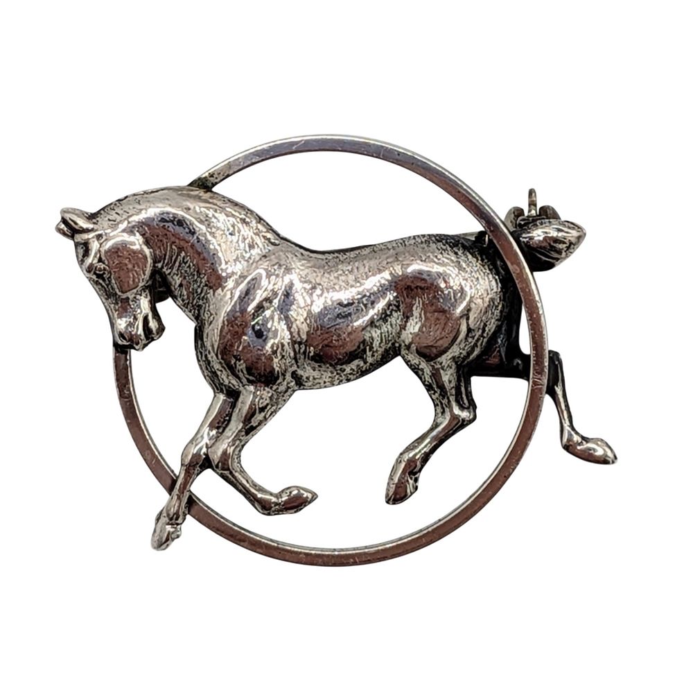 Lot 169: Beau Vintage Sterling Silver Horse Hoop Brooch