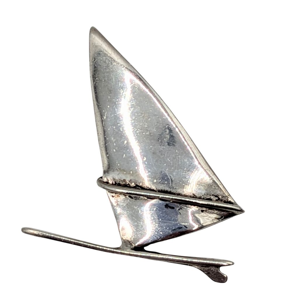 Lot 374: Sterling Silver Modern Sailboard Pendant