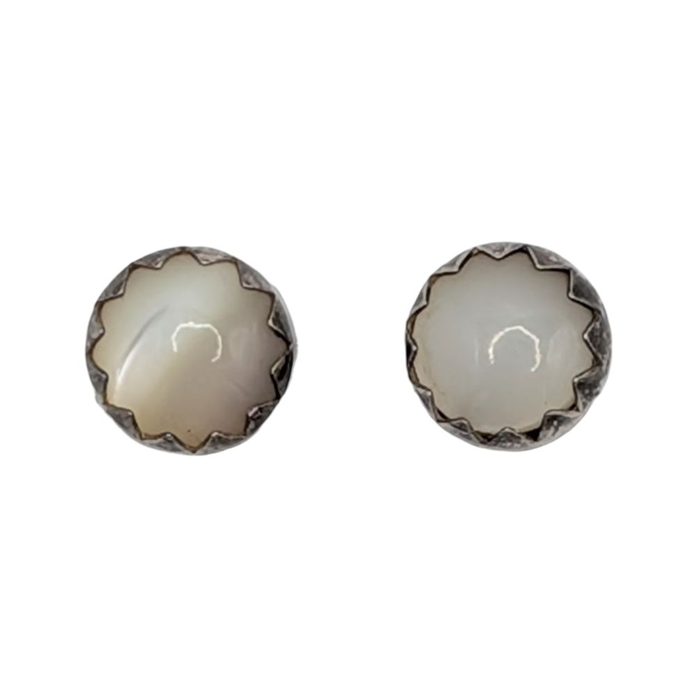 Lot 512: Sterling Silver Mother of Pearl Stud Earrings