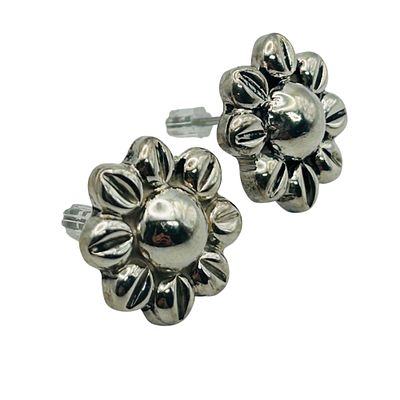 Tv- 02 Taxco Sterling Flower Stud Earrings. Tv- 02 Taxco Sterling flower stud earrings. 5.90g
