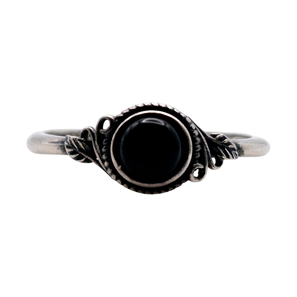 Lot 311: Sterling Garnet Solitaire Ring Size 7.5