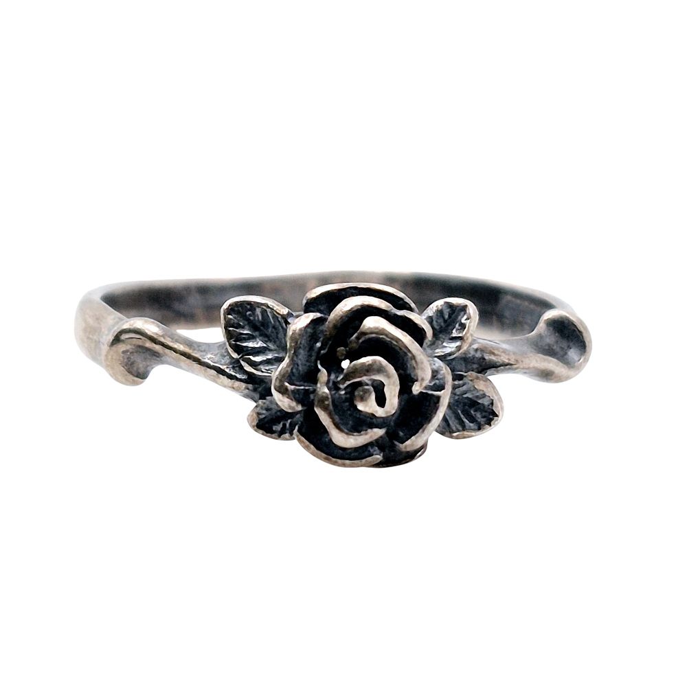 Lot 365: Sterling Rose Statement Ring Size 4