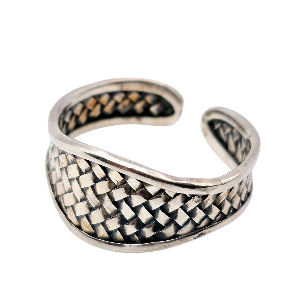 Lot 370: Sterling Woven Disconnected Band Ring Size 8