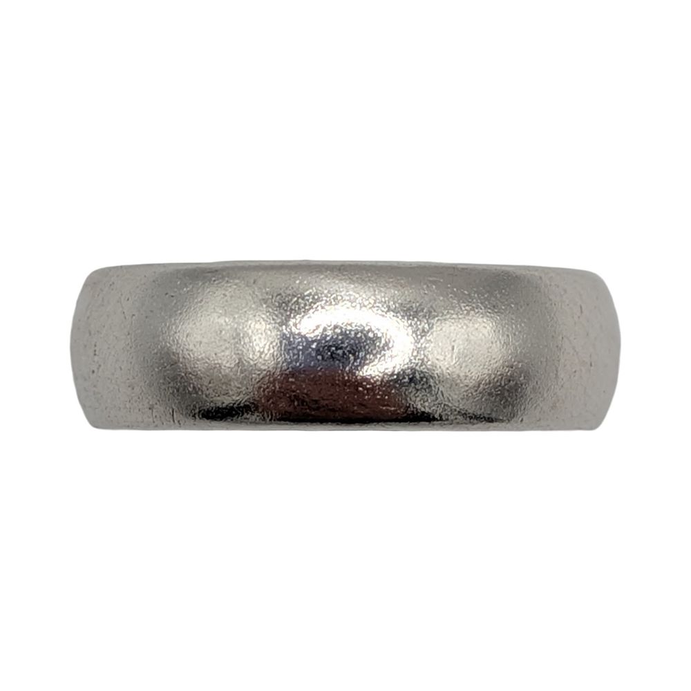 Lot 557: Sterling Silver Polished Band Ring Size 5