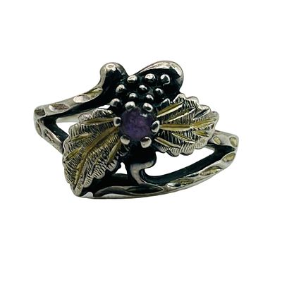 Wmco Sterling Amethyst Leaf Detail Ring Size 6. Wmco sterling amethyst leaf detail ring size 6. 3.2g