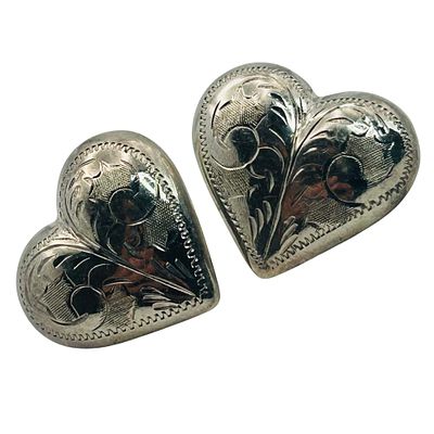 Vintage Sterling engraved heart earrings. 7.0g