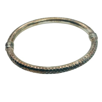 Sterling Hammered Magnetic Clasp Bracelet. Sterling hammered bracelet. 14.6g-- Magnetic clasp