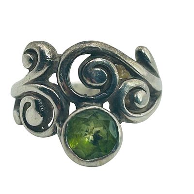 Sterling Peridot Ring Size 7. 6.0g
