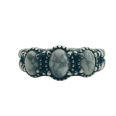 Signed Sterling White Buffalo Turquoise Ring Sz 8. Signed Sterling White buffalo turquoise ring 