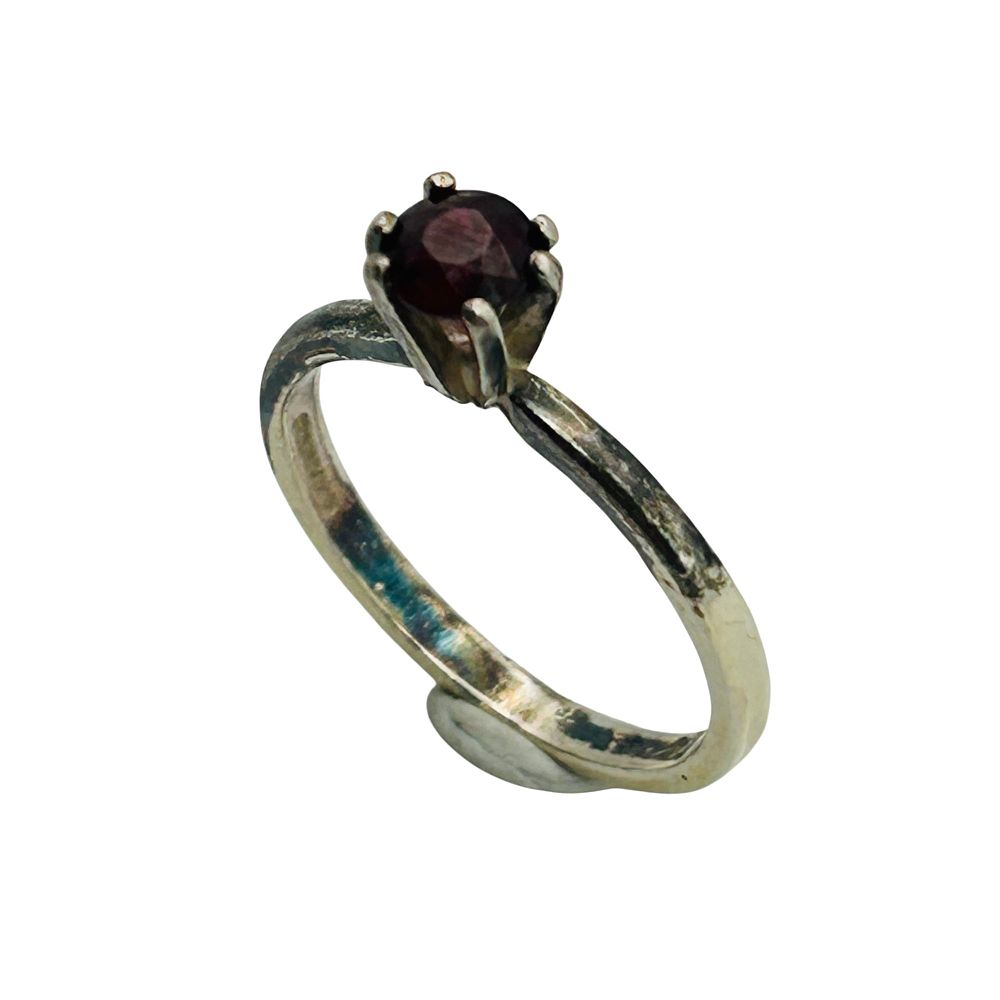 Lot 475: Sterling Garnet Ring Sz 5.5
