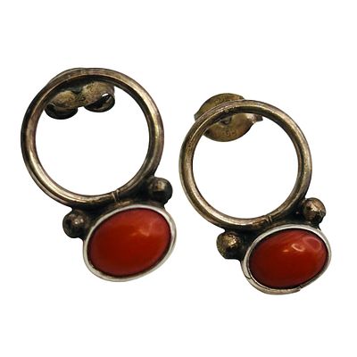 Vintage Navajo Sterling Coral Earrings. vintage Navajo sterling coral earrings 2.5g