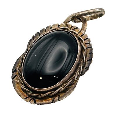 Signed Native Sterling Onyx Pendant. Signed Native Sterling onyx pendant 10g
