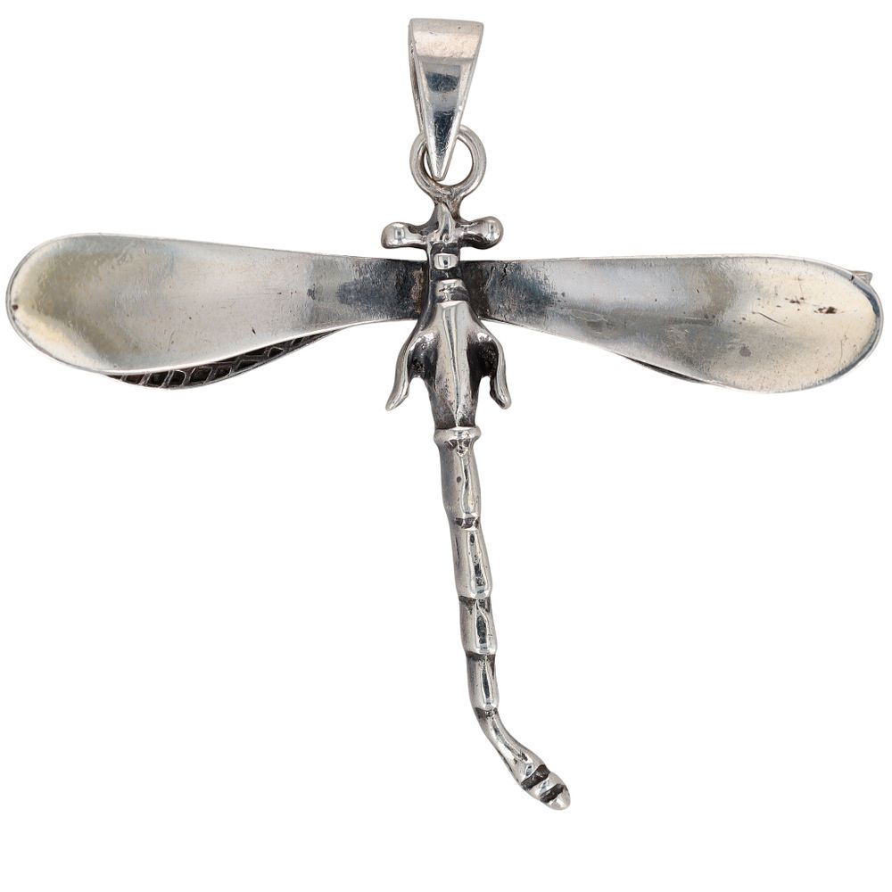 Lot 287: Sterling Silver Realistic Flying Dragonfly Pendant