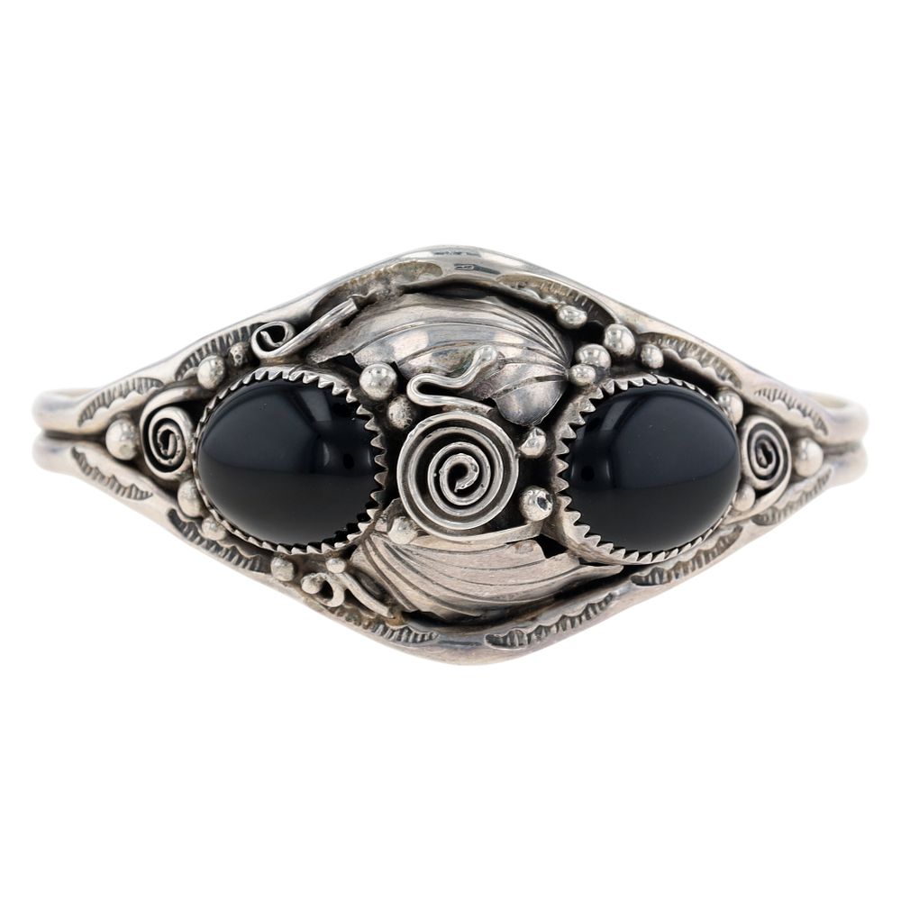Lot 352: Signed Navajo Sterling Onyx Cuff Bracelet