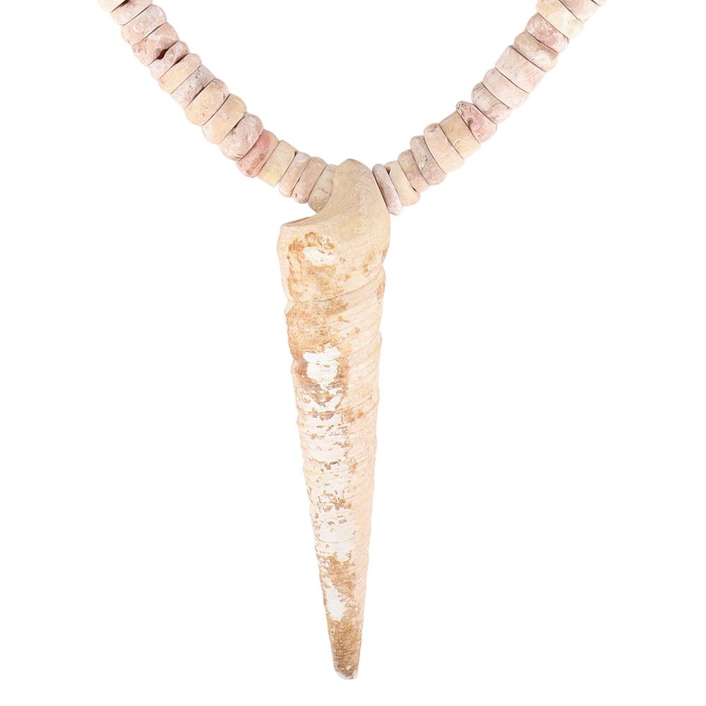 Lot 369: Vintage Beaded Shell Necklace