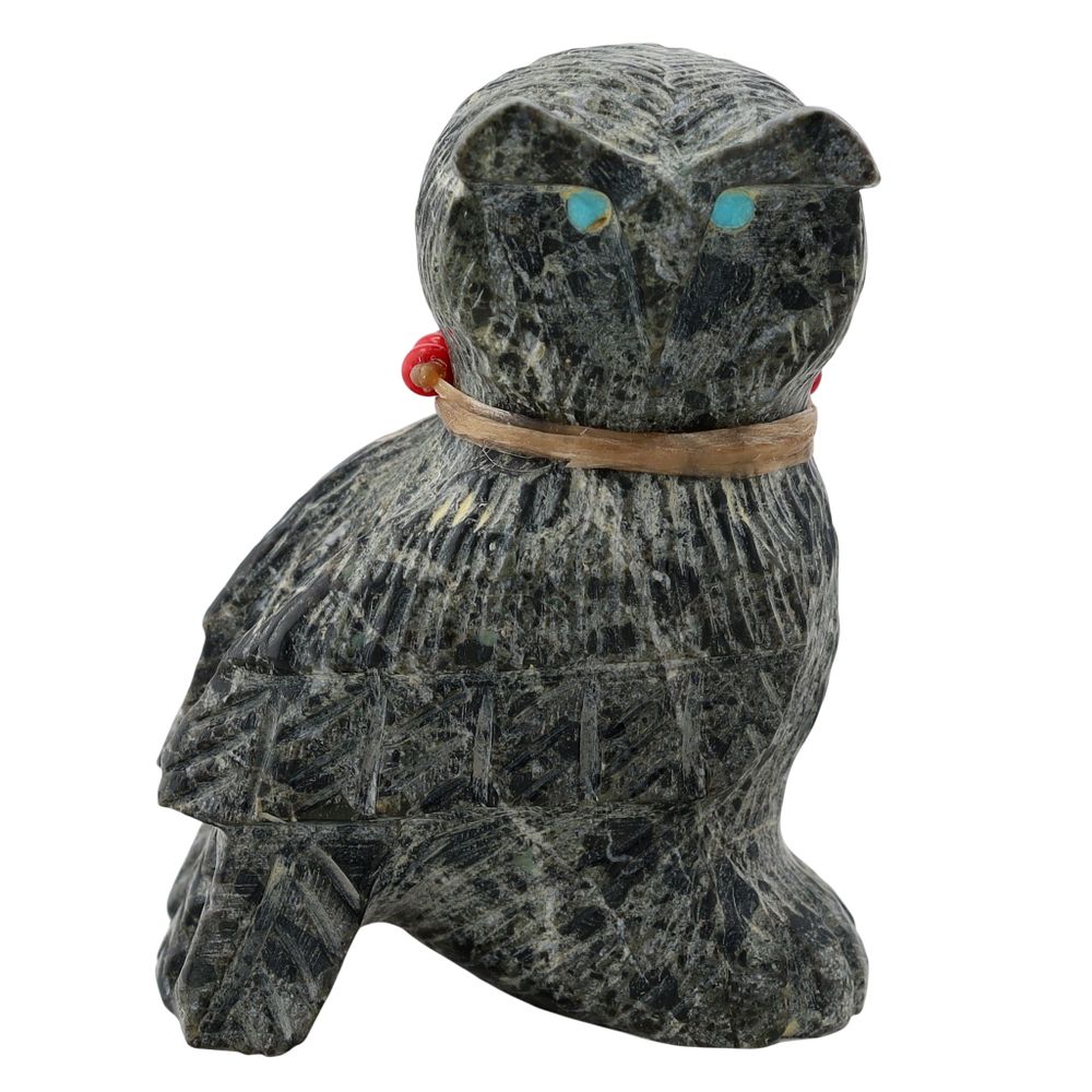 Lot 412: Richardson's Trading Post: Douglas Martza Zuni Black Marble Owl Fetish Carving