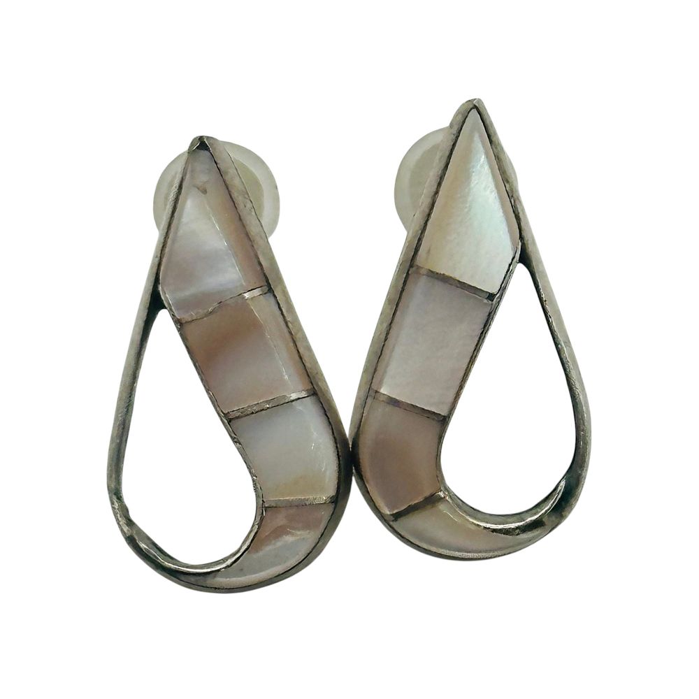 Lot 352: Sterling Mother Of Pearl Teardrop Earrings
