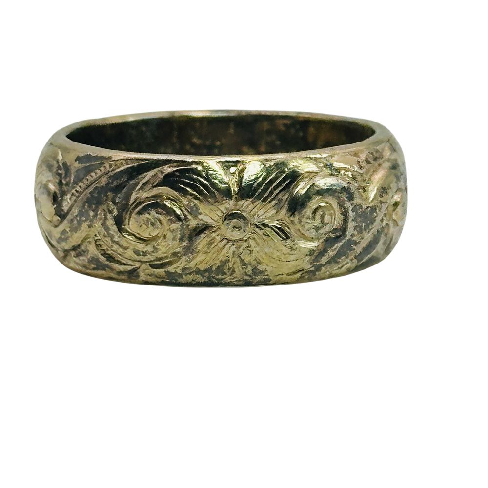 Lot 467: Sterling Flower Detail Band Ring Sz 4