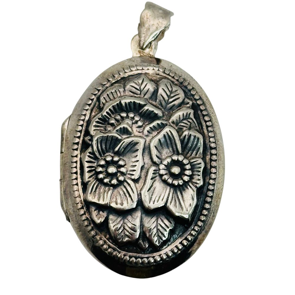 Lot 492: Sterling Stamped Flower Locket