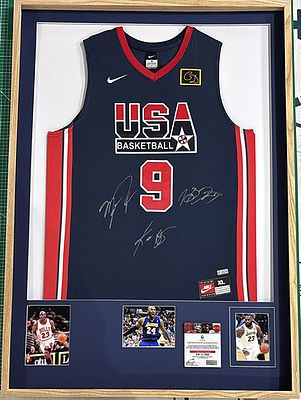 חולצה נדירה - מוצר נדיר ביותר קובי ברייאנט לברון גיימס מייקל גורדון 