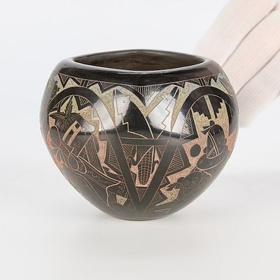 Dalawepi Sgraffito Blackware Pueblo Pottery Pot. Ergil F. Vallo, Sr. "Dalawepi" (Acoma/Hopi
