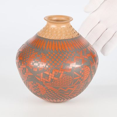 Lila Silveira Mata Ortiz Pottery Vase. Lila Silveira (Mata Ortiz and Casas Grandes, 20th c).