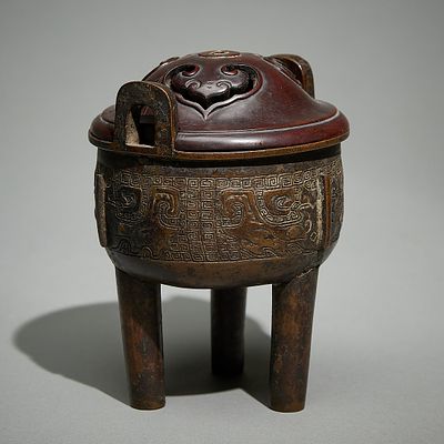 Chinese Ming Dynasty Bronze Censer w/ Wood Lid. Chinese archaistic bronze censer (ding), Ming 