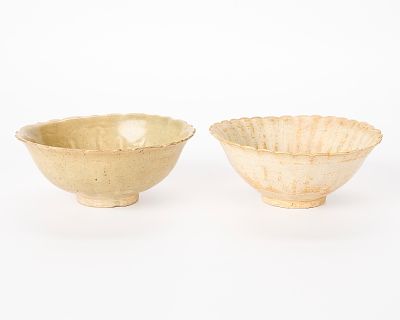 2 Chinese Song Dynasty Pottery Bowls. Group of two Chinese glazed stoneware bowls, Song Dynasty. 
