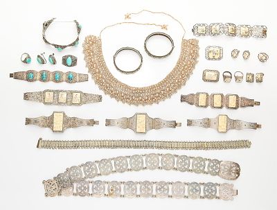 26 pcs Chinese & Japanese Jewelry Incl. Silver. Large group of 26 pieces of Chinese & Japanese 