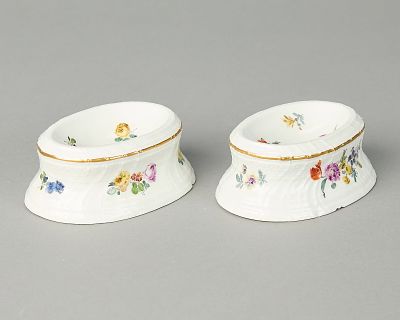 Pr Meissen Neu-Ozier Oval Salts ca. 1750. Meissen, Germany. Pair of porcelain Neu-Ozier pattern 